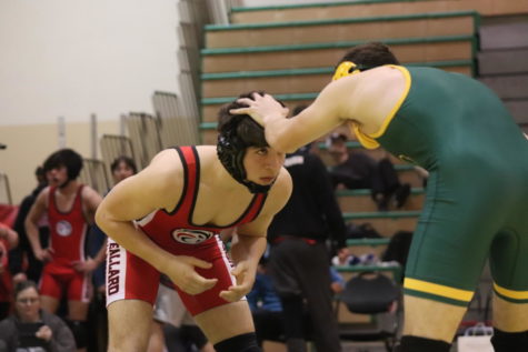 Blanchet wrestler “cutting” Ballard wrestler Miles Price as Price looks to take advantage of any openings. 