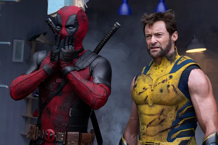 The movie features prominently the outstanding chemistry of Hugh Jackman and Ryan Reynolds.