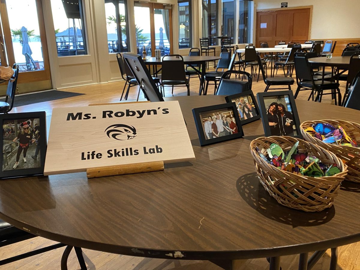 Robyn Maddess taught at BHS for 14 years, impacting countless individuals in the BHS community and beyond. In honor of her contributions to the school, the Life Skills Lab has been renamed to Ms. Robyn’s Life Skills Lab, and a celebration of her
life was held at the Elks Club for friends and family (pictured above). 