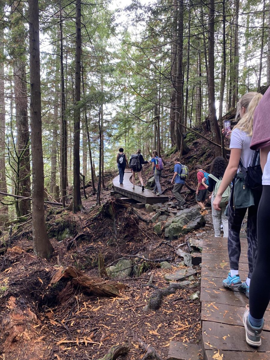 The club is presided over by Ballard seniors Brynn Cziesla, Penelope Neireiter and Lucy Jacqmotte. The club goes on weekly
hikes on Sundays.